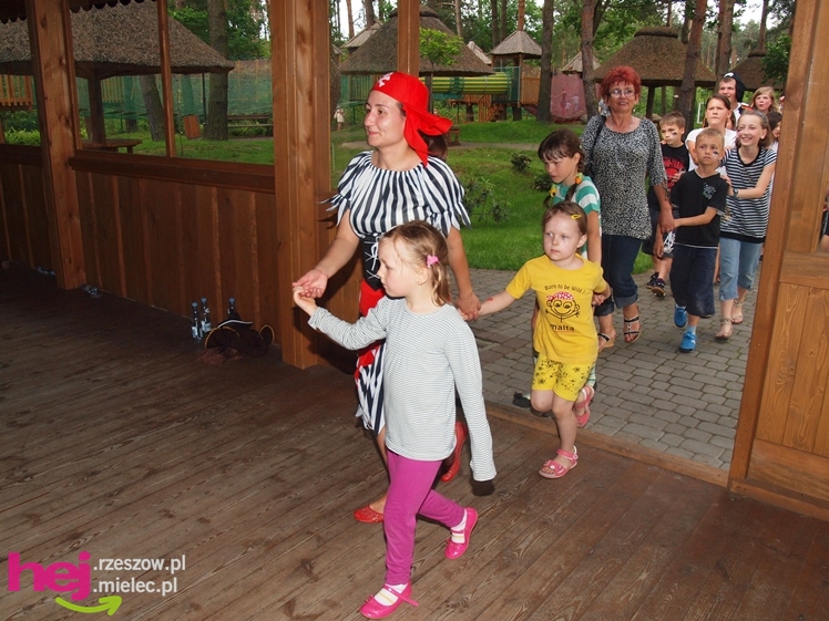 Powiatowy Dzień Rodzicielstwa Zastępczego. Dorośli z dziećmi bawili się na pikniku