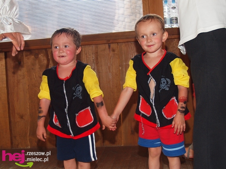 Powiatowy Dzień Rodzicielstwa Zastępczego. Dorośli z dziećmi bawili się na pikniku