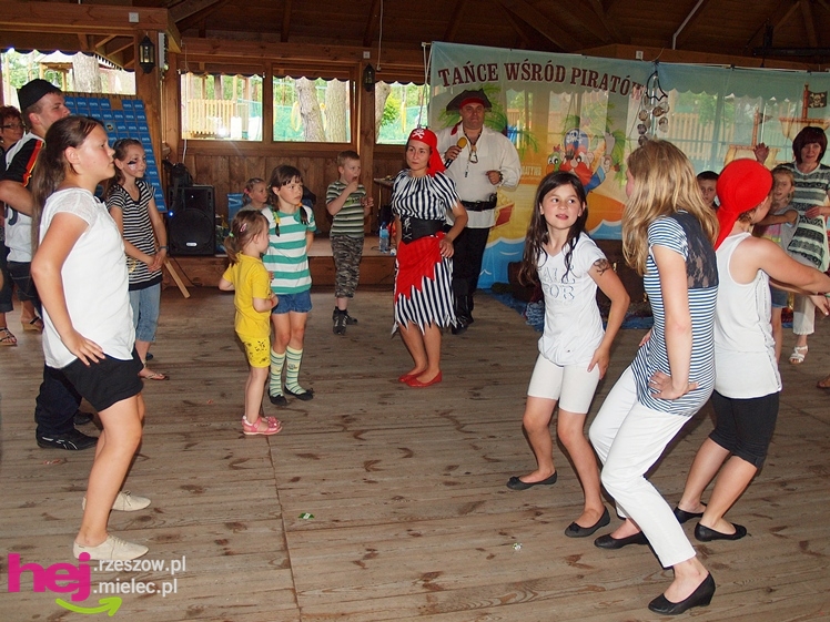 Powiatowy Dzień Rodzicielstwa Zastępczego. Dorośli z dziećmi bawili się na pikniku