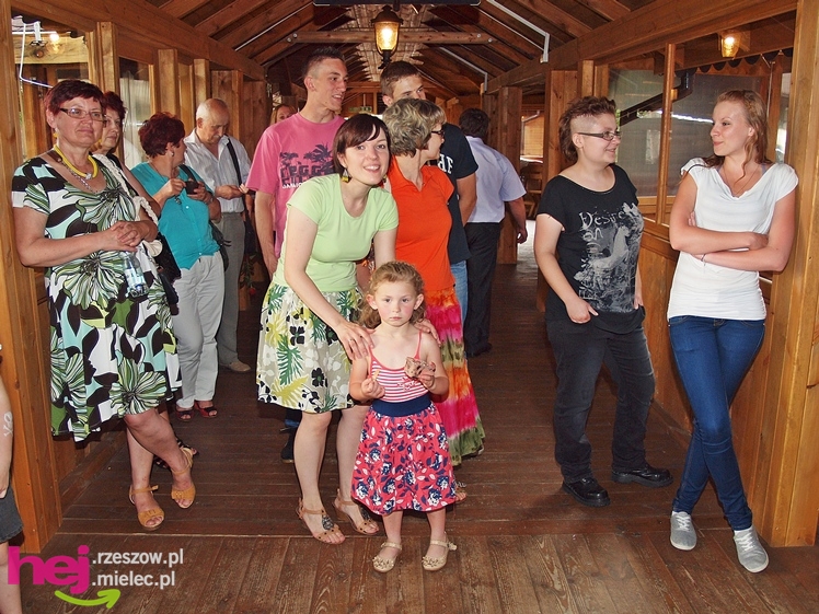 Powiatowy Dzień Rodzicielstwa Zastępczego. Dorośli z dziećmi bawili się na pikniku