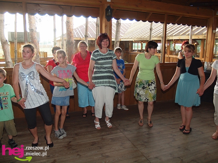 Powiatowy Dzień Rodzicielstwa Zastępczego. Dorośli z dziećmi bawili się na pikniku