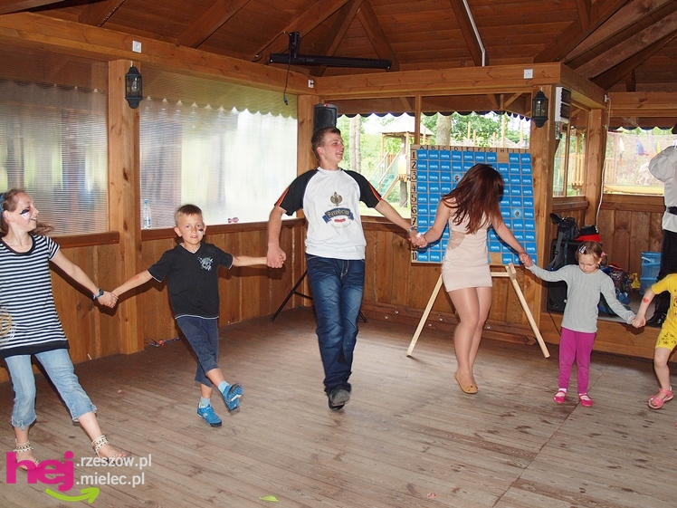 Powiatowy Dzień Rodzicielstwa Zastępczego. Dorośli z dziećmi bawili się na pikniku