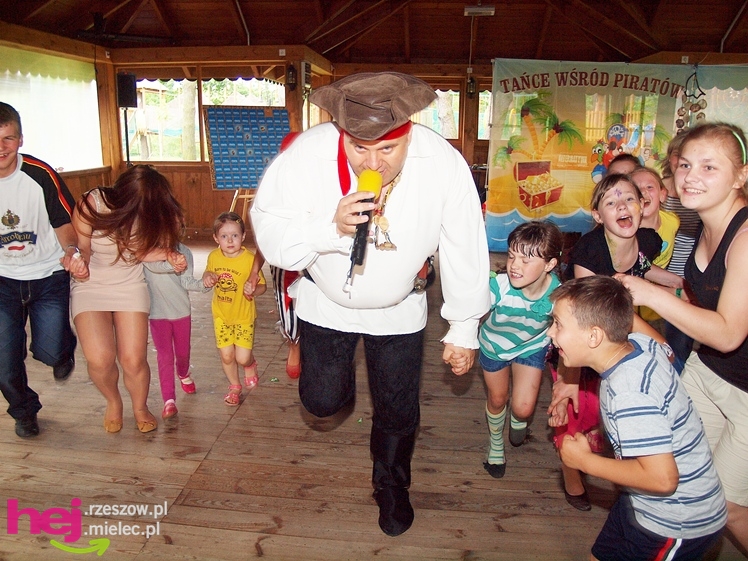 Powiatowy Dzień Rodzicielstwa Zastępczego. Dorośli z dziećmi bawili się na pikniku