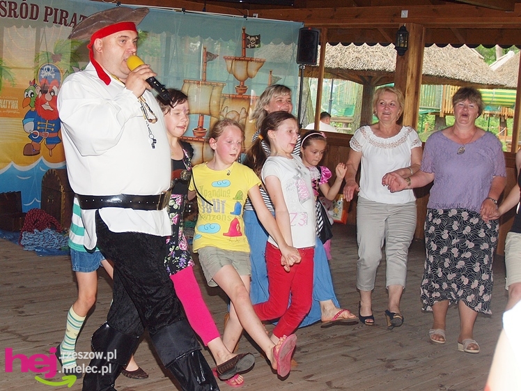 Powiatowy Dzień Rodzicielstwa Zastępczego. Dorośli z dziećmi bawili się na pikniku