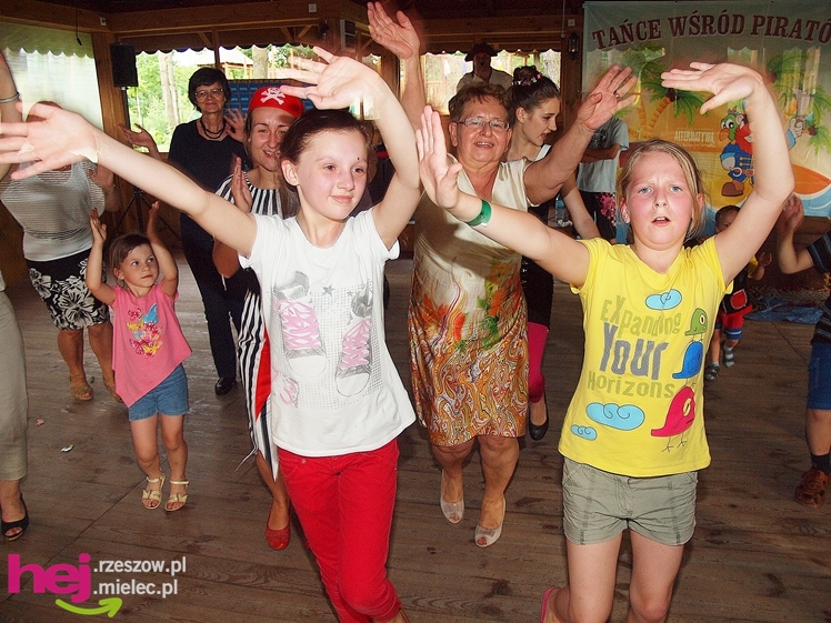 Powiatowy Dzień Rodzicielstwa Zastępczego. Dorośli z dziećmi bawili się na pikniku