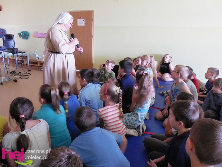 Misjonarka z Kamerunu Siostra Tadeusza odwiedziła Mielec i Czermin. Opowiadała o swojej pracy. Odebrała okulary