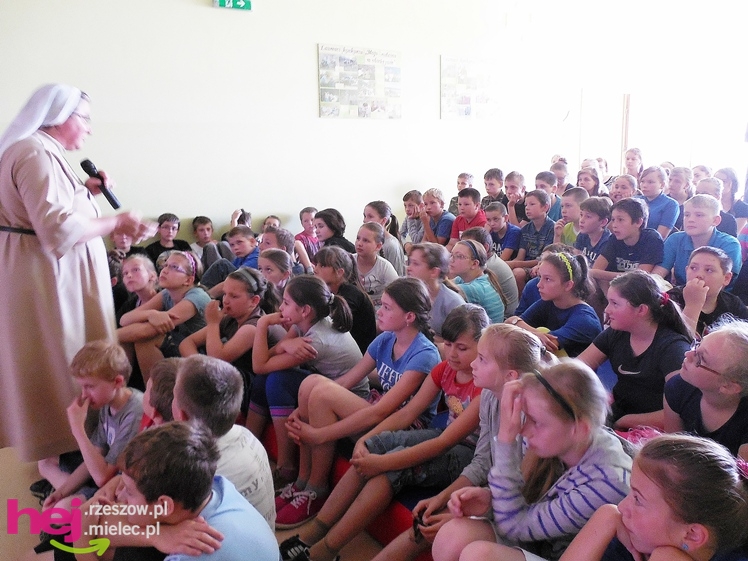Misjonarka z Kamerunu Siostra Tadeusza odwiedziła Mielec i Czermin. Opowiadała o swojej pracy. Odebrała okulary