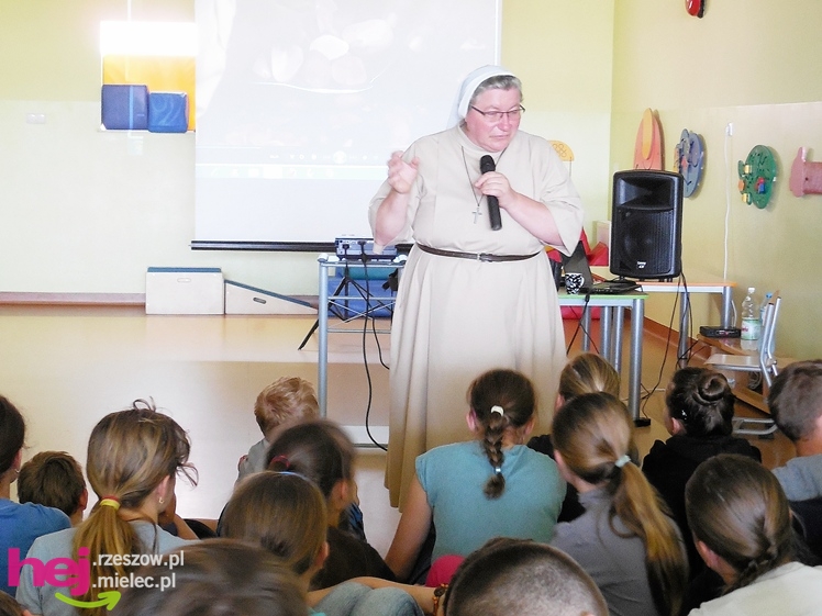 Misjonarka z Kamerunu Siostra Tadeusza odwiedziła Mielec i Czermin. Opowiadała o swojej pracy. Odebrała okulary