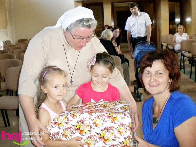 Misjonarka z Kamerunu Siostra Tadeusza odwiedziła Mielec i Czermin. Opowiadała o swojej pracy. Odebrała okulary