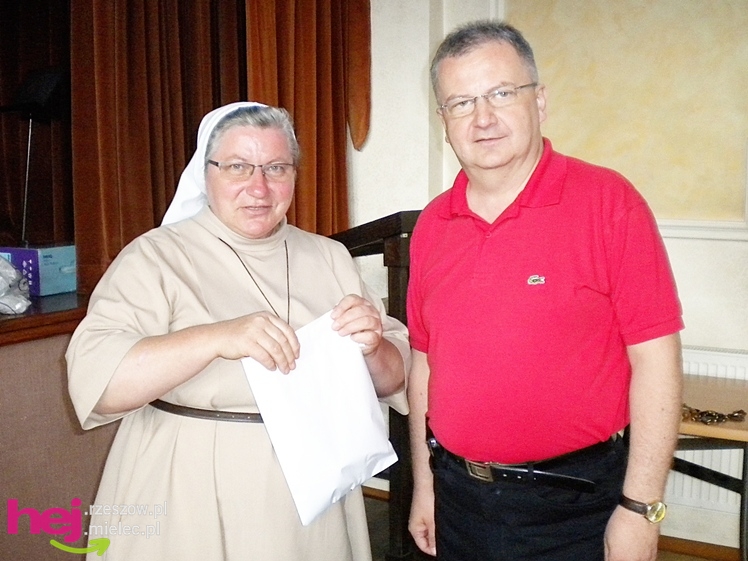 Misjonarka z Kamerunu Siostra Tadeusza odwiedziła Mielec i Czermin. Opowiadała o swojej pracy. Odebrała okulary