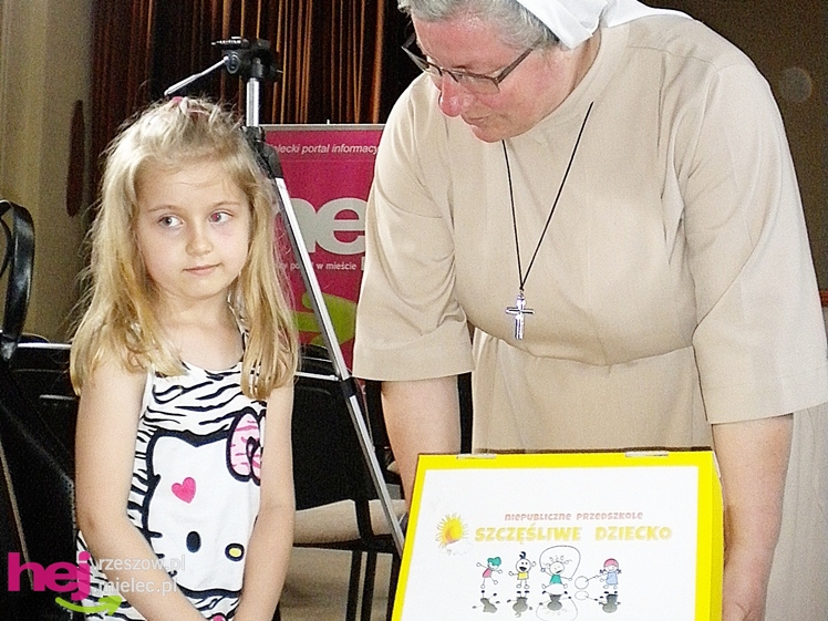 Misjonarka z Kamerunu Siostra Tadeusza odwiedziła Mielec i Czermin. Opowiadała o swojej pracy. Odebrała okulary