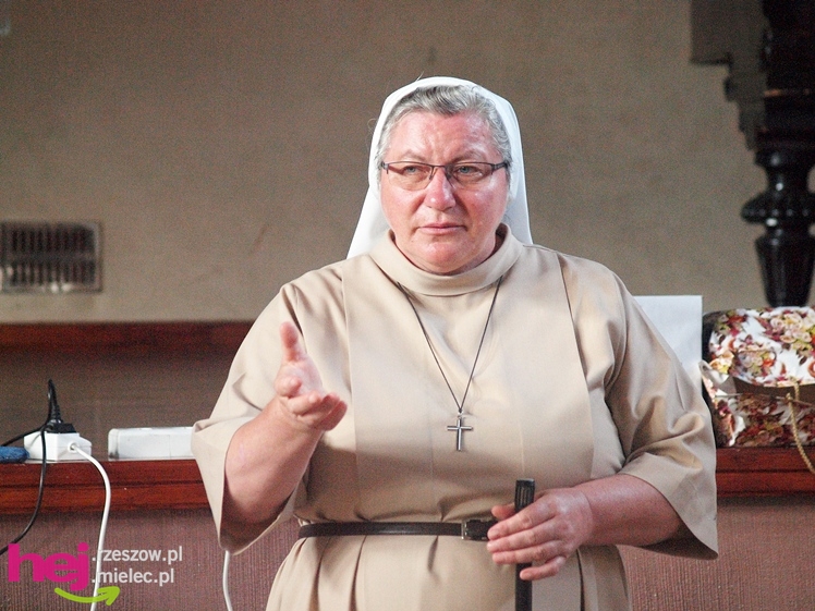 Misjonarka z Kamerunu Siostra Tadeusza odwiedziła Mielec i Czermin. Opowiadała o swojej pracy. Odebrała okulary