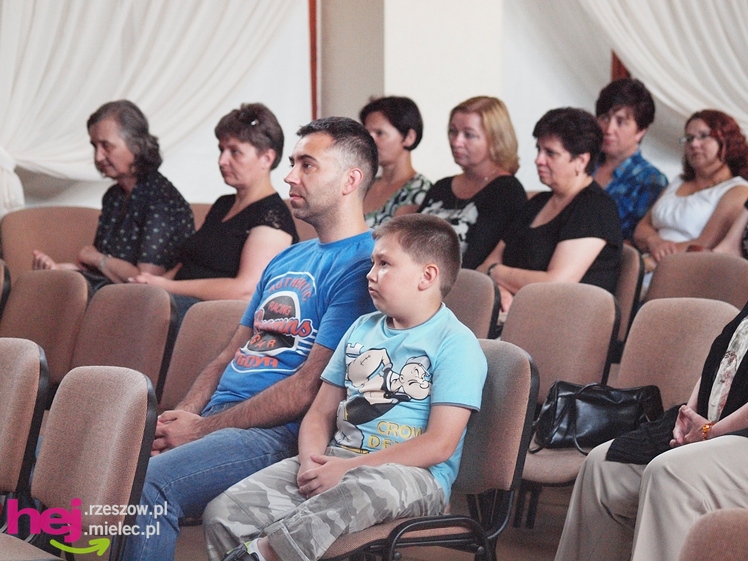 Misjonarka z Kamerunu Siostra Tadeusza odwiedziła Mielec i Czermin. Opowiadała o swojej pracy. Odebrała okulary