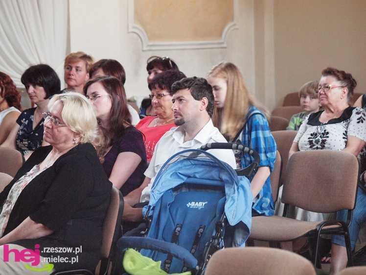 Misjonarka z Kamerunu Siostra Tadeusza odwiedziła Mielec i Czermin. Opowiadała o swojej pracy. Odebrała okulary