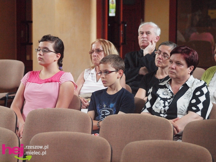 Misjonarka z Kamerunu Siostra Tadeusza odwiedziła Mielec i Czermin. Opowiadała o swojej pracy. Odebrała okulary