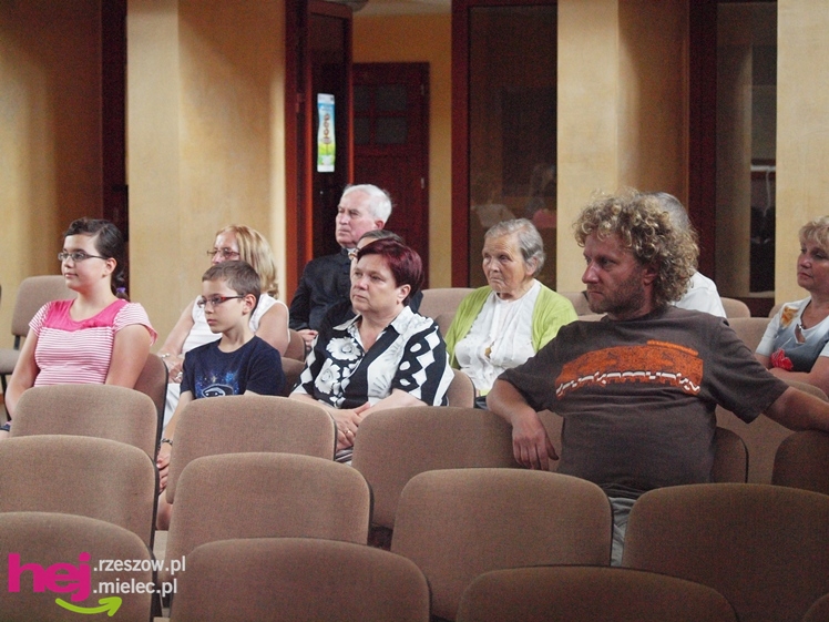 Misjonarka z Kamerunu Siostra Tadeusza odwiedziła Mielec i Czermin. Opowiadała o swojej pracy. Odebrała okulary