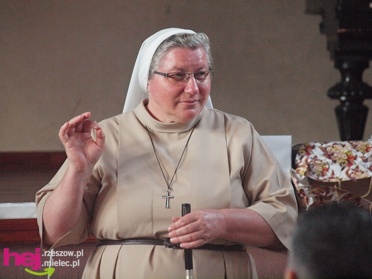 Misjonarka z Kamerunu Siostra Tadeusza odwiedziła Mielec i Czermin. Opowiadała o swojej pracy. Odebrała okulary