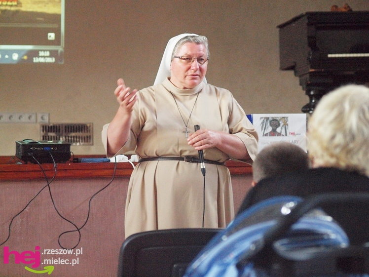 Misjonarka z Kamerunu Siostra Tadeusza odwiedziła Mielec i Czermin. Opowiadała o swojej pracy. Odebrała okulary