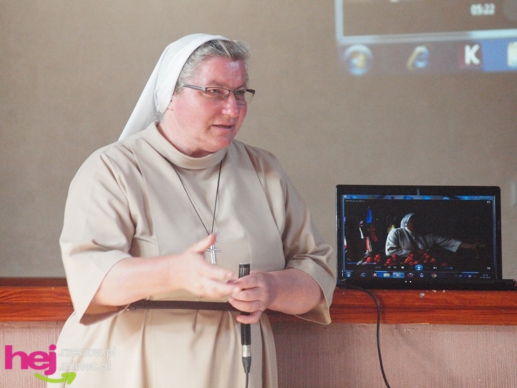 Misjonarka z Kamerunu Siostra Tadeusza odwiedziła Mielec i Czermin. Opowiadała o swojej pracy. Odebrała okulary