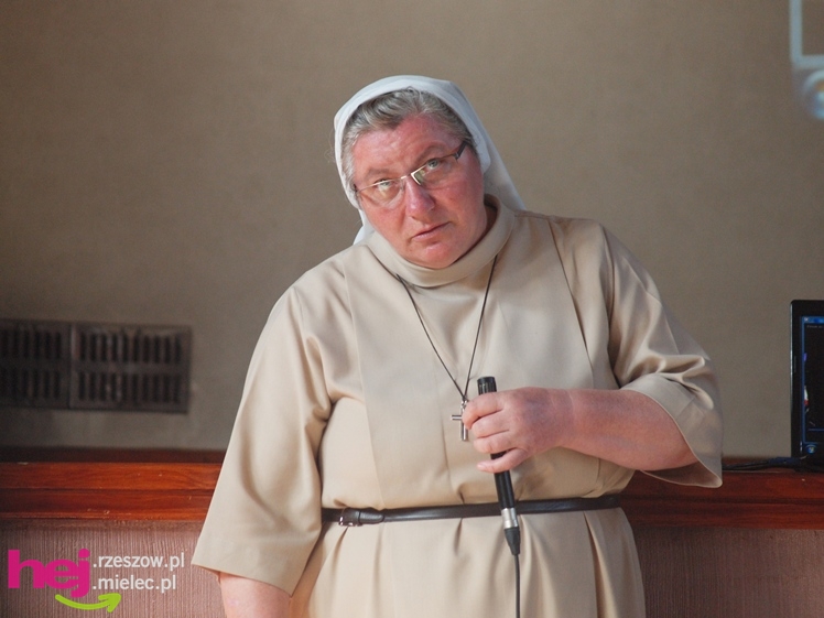 Misjonarka z Kamerunu Siostra Tadeusza odwiedziła Mielec i Czermin. Opowiadała o swojej pracy. Odebrała okulary