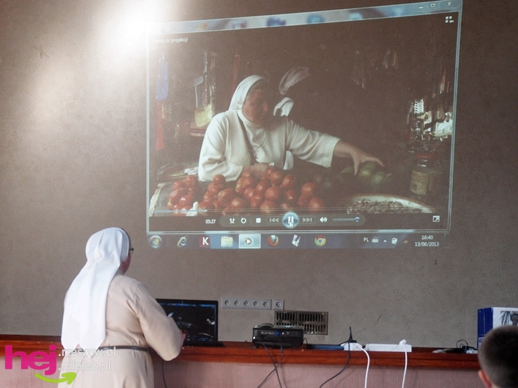 Misjonarka z Kamerunu Siostra Tadeusza odwiedziła Mielec i Czermin. Opowiadała o swojej pracy. Odebrała okulary