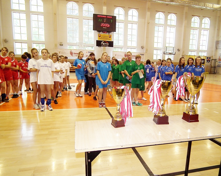 Przecławskie szczypiornistki po raz drugi najlepsze w województwie