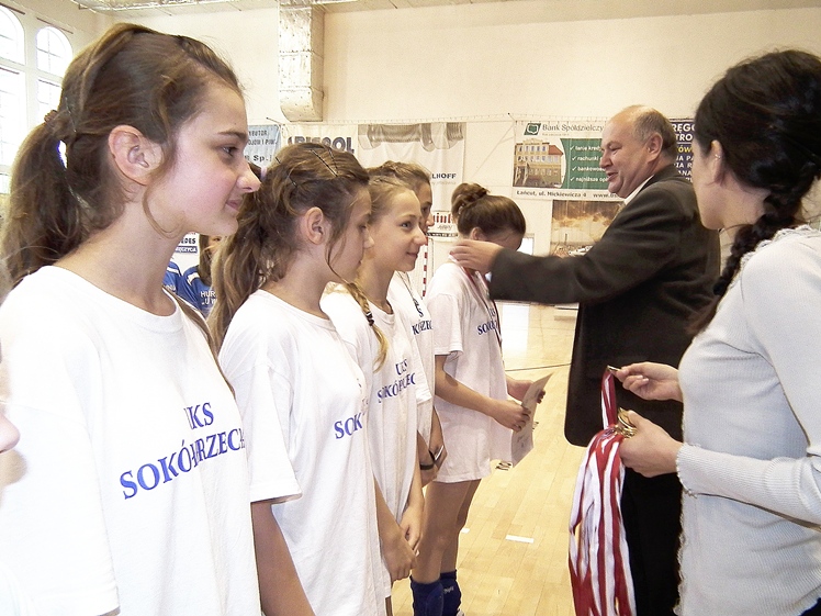 Przecławskie szczypiornistki po raz drugi najlepsze w województwie