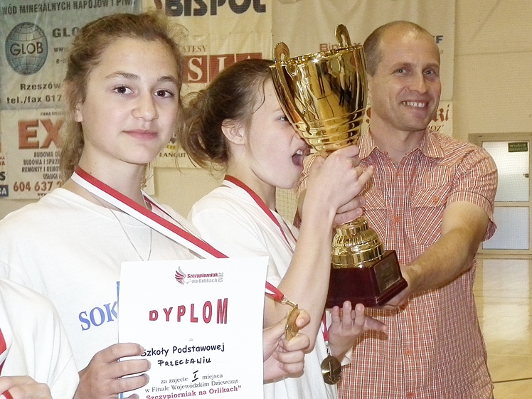 Przecławskie szczypiornistki po raz drugi najlepsze w województwie