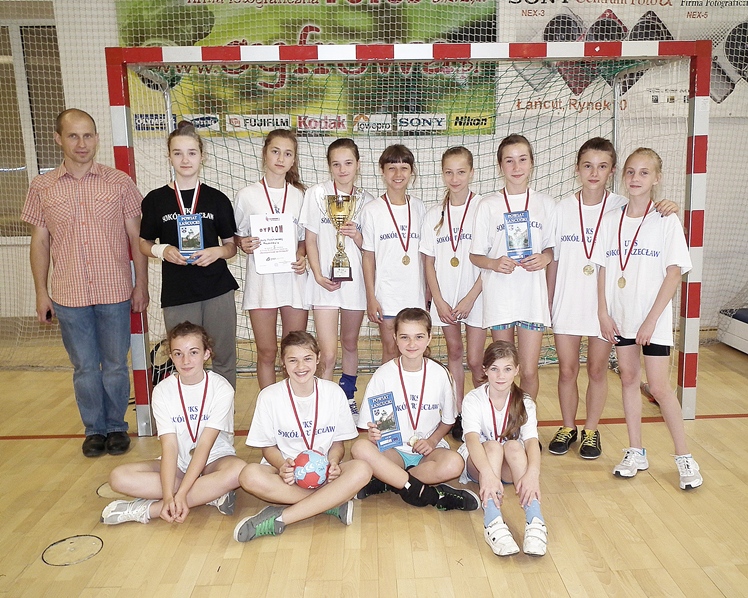 Przecławskie szczypiornistki po raz drugi najlepsze w województwie