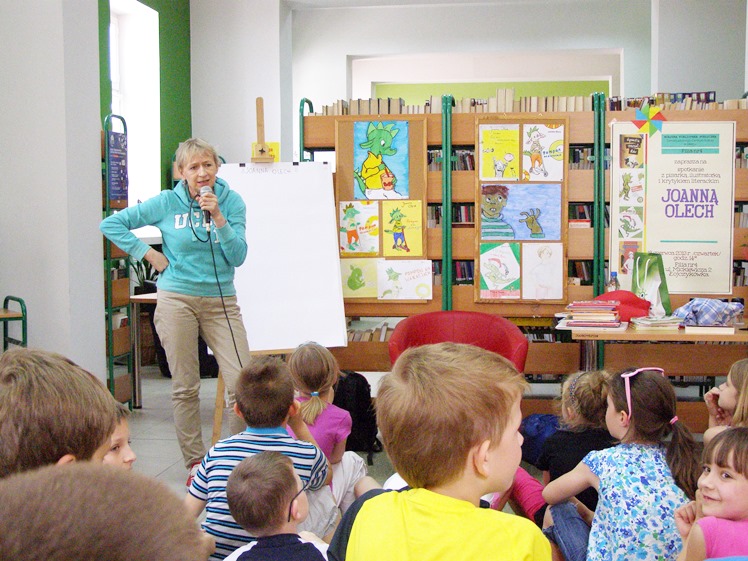 Joanny Olech zabawy słowem ? w ramach ?książek na walizkach?