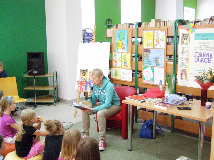 Joanny Olech zabawy słowem ? w ramach ?książek na walizkach?