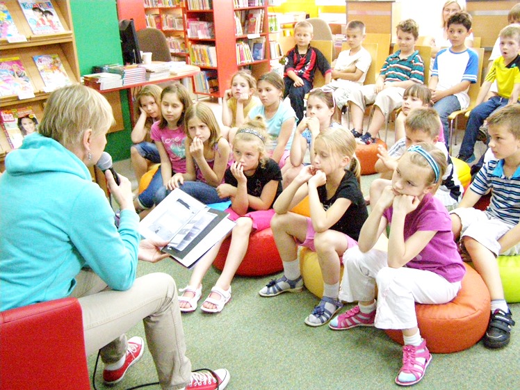 Joanny Olech zabawy słowem ? w ramach ?książek na walizkach?