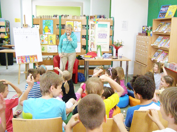 Joanny Olech zabawy słowem ? w ramach ?książek na walizkach?