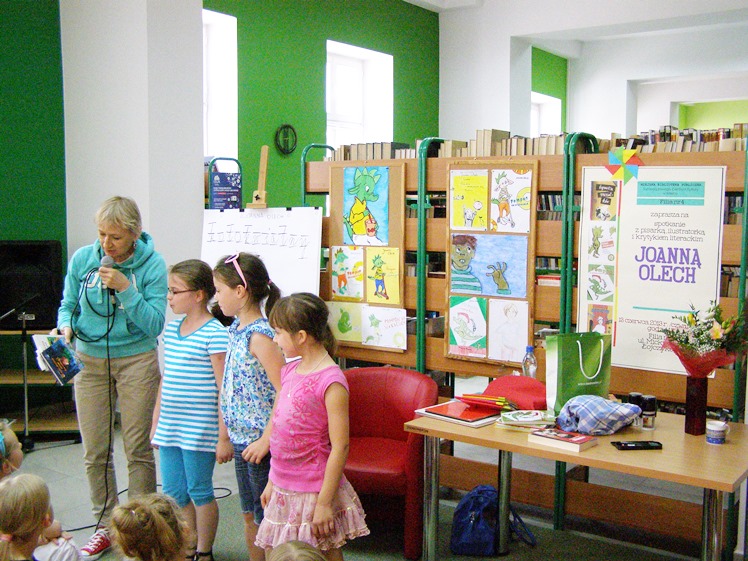 Joanny Olech zabawy słowem ? w ramach ?książek na walizkach?