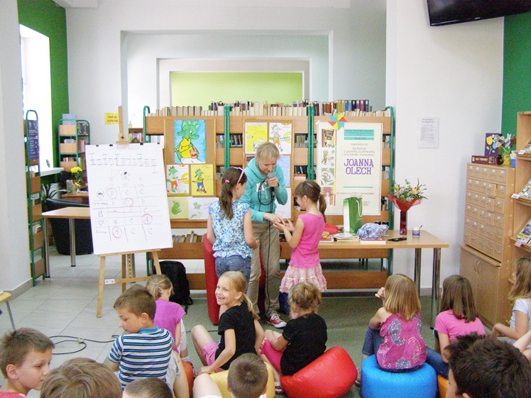 Joanny Olech zabawy słowem ? w ramach ?książek na walizkach?