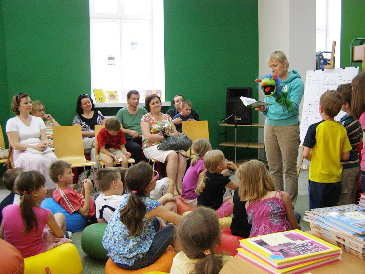 Joanny Olech zabawy słowem ? w ramach ?książek na walizkach?