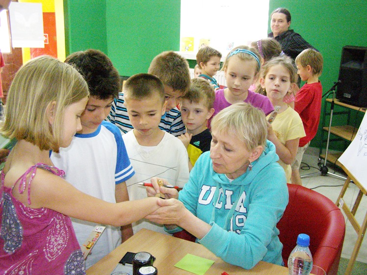 Joanny Olech zabawy słowem ? w ramach ?książek na walizkach?