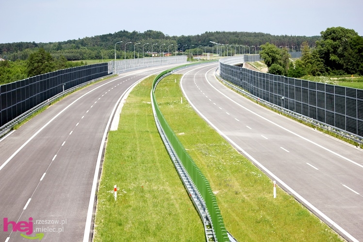 Niemal gotowy fragment autostrady A4 w okolicach Dębicy i Ropczyc