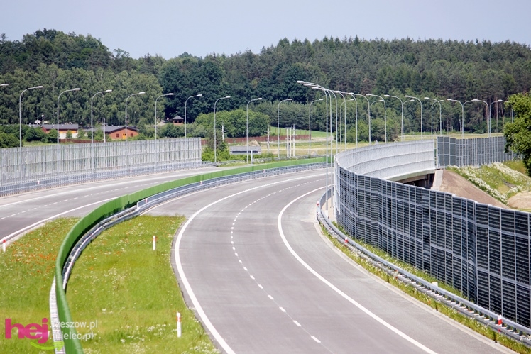 Niemal gotowy fragment autostrady A4 w okolicach Dębicy i Ropczyc