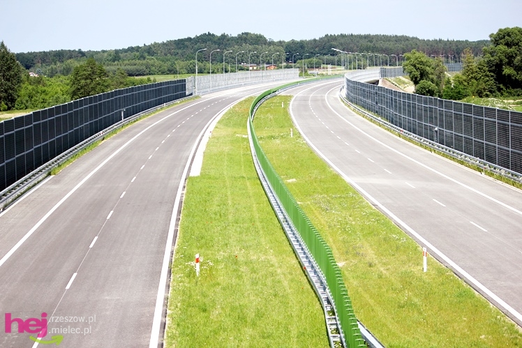 Niemal gotowy fragment autostrady A4 w okolicach Dębicy i Ropczyc