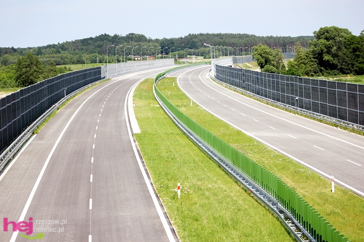 Niemal gotowy fragment autostrady A4 w okolicach Dębicy i Ropczyc