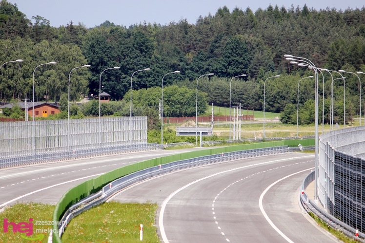 Niemal gotowy fragment autostrady A4 w okolicach Dębicy i Ropczyc