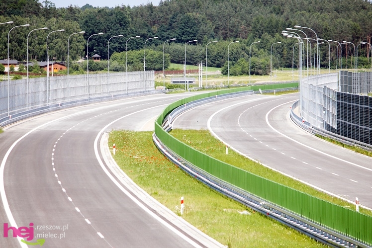 Niemal gotowy fragment autostrady A4 w okolicach Dębicy i Ropczyc