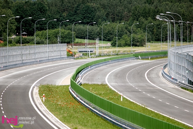 Niemal gotowy fragment autostrady A4 w okolicach Dębicy i Ropczyc