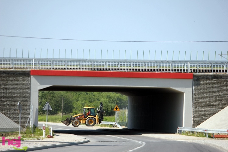 Niemal gotowy fragment autostrady A4 w okolicach Dębicy i Ropczyc