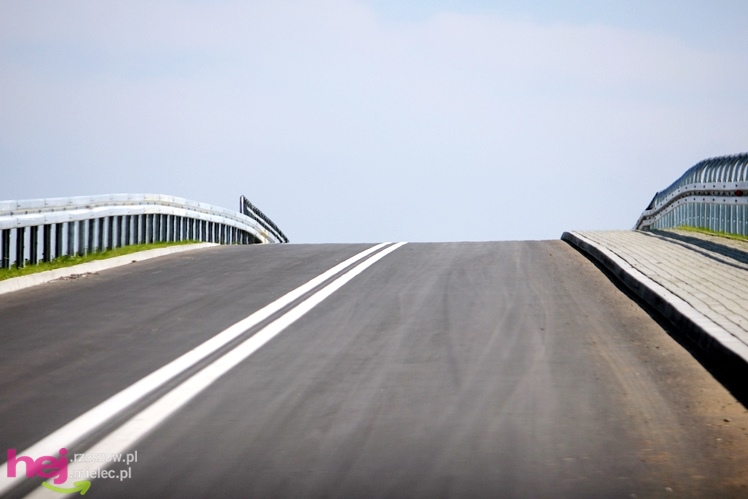 Niemal gotowy fragment autostrady A4 w okolicach Dębicy i Ropczyc