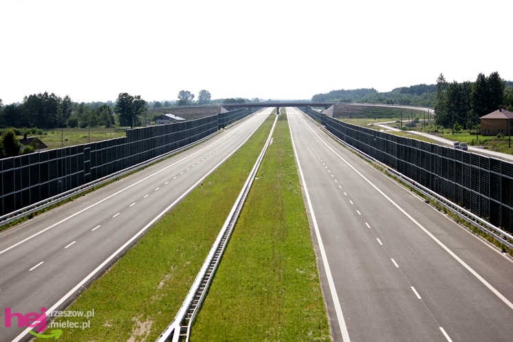 Niemal gotowy fragment autostrady A4 w okolicach Dębicy i Ropczyc