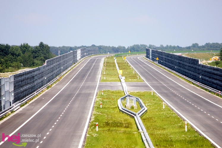 Niemal gotowy fragment autostrady A4 w okolicach Dębicy i Ropczyc