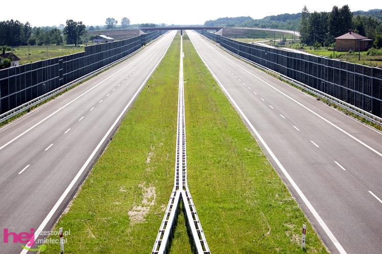 Niemal gotowy fragment autostrady A4 w okolicach Dębicy i Ropczyc
