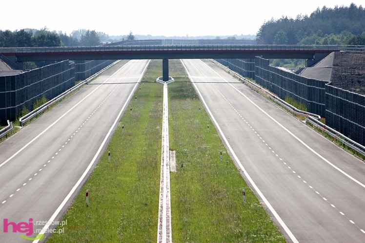 Niemal gotowy fragment autostrady A4 w okolicach Dębicy i Ropczyc